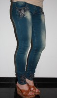 Broek met steentje